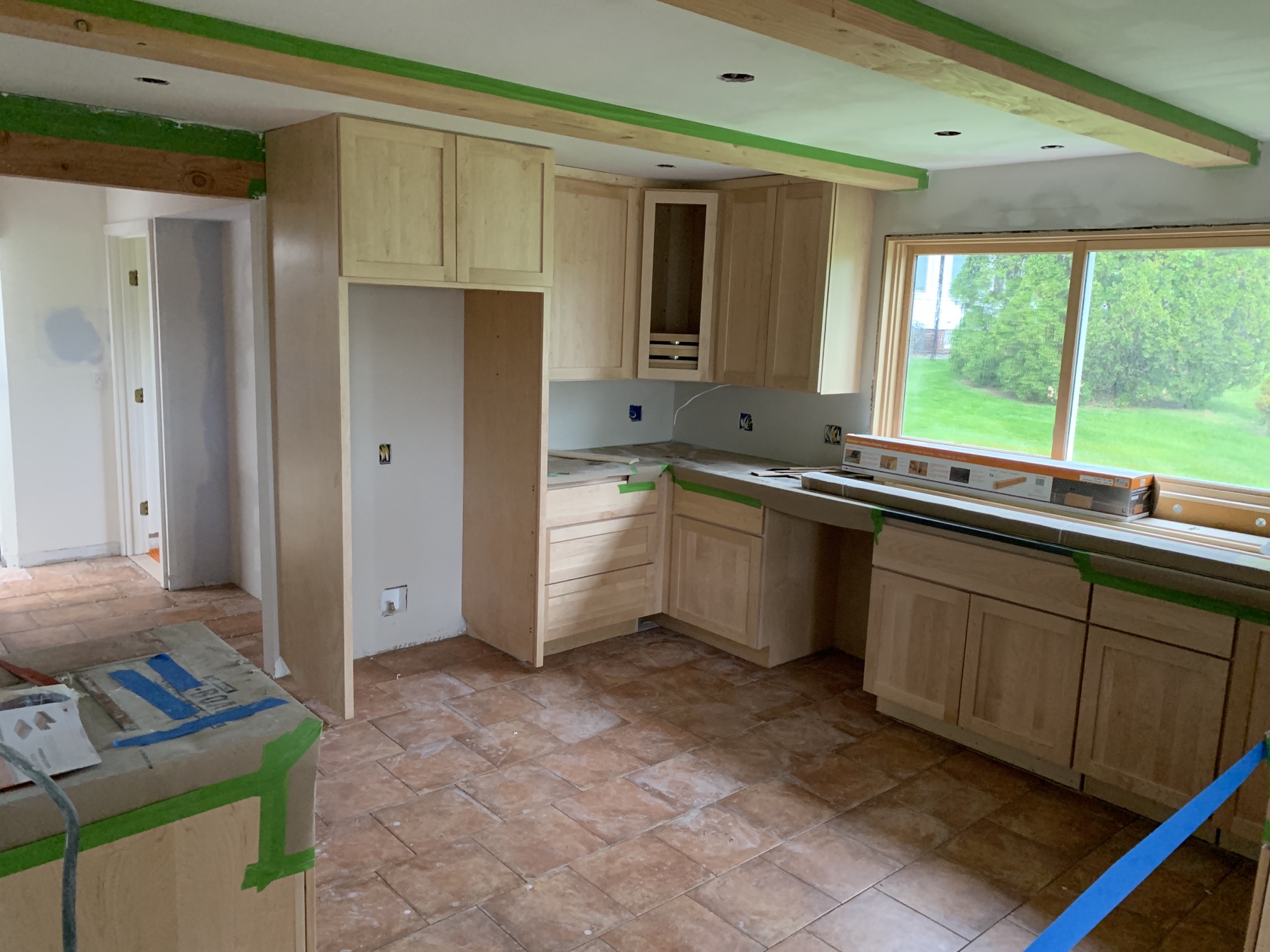 kitchen with tile and cabinets showing
